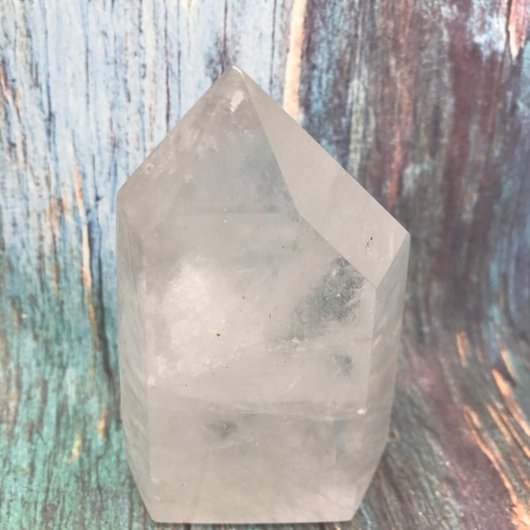 235 grams Beautiful quartz crystal point - Picture 3 of 9